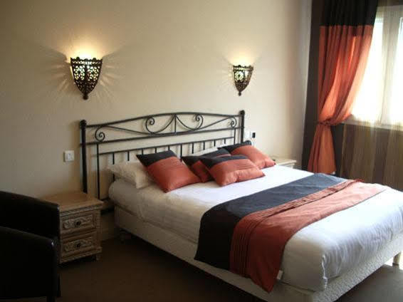 Bhoma Bourges - Hotel & Restaurant الغرفة الصورة