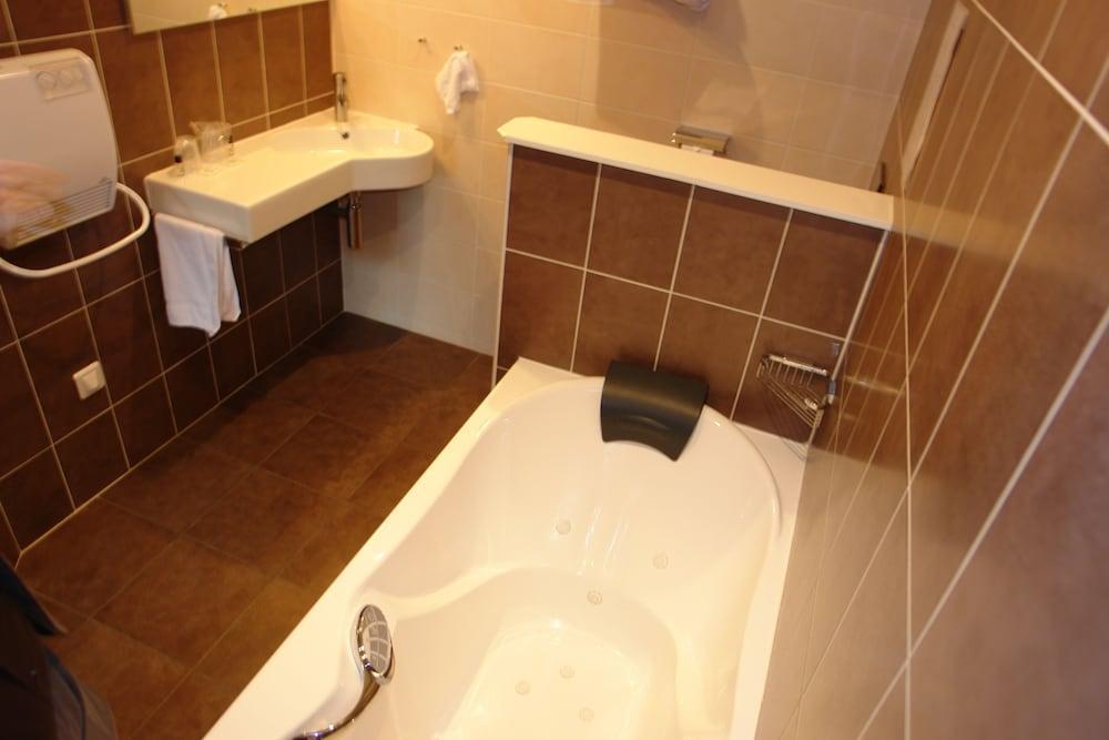 Bhoma Bourges - Hotel & Restaurant المظهر الخارجي الصورة