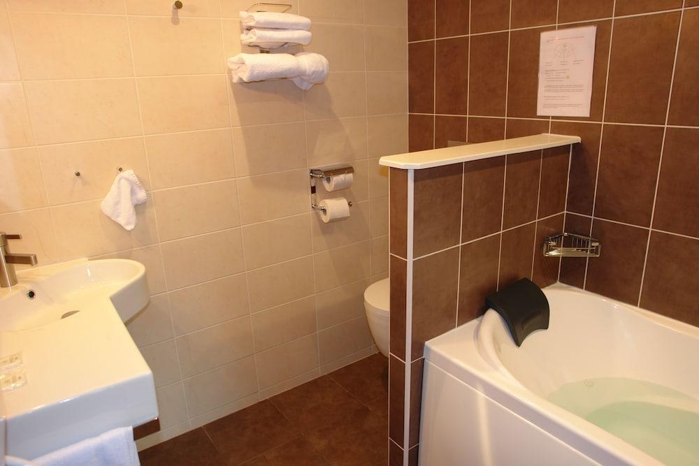 Bhoma Bourges - Hotel & Restaurant المظهر الخارجي الصورة